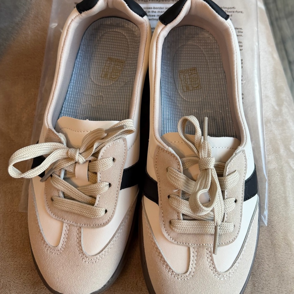 Cream & Black Lace-Up Sneakers